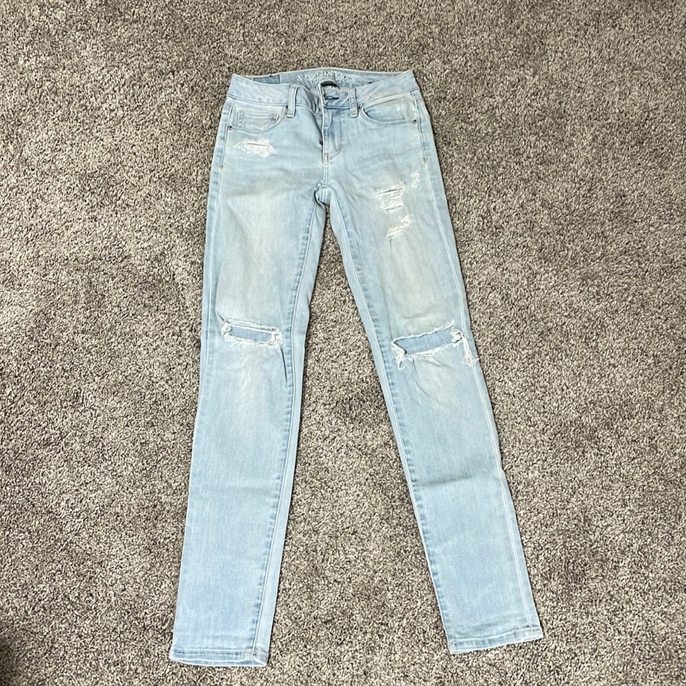 Light wash skinny jeans